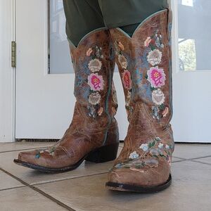 Macie Bean cowgirl boots